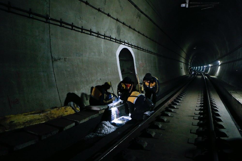 永清铁路运营隧道病害现状